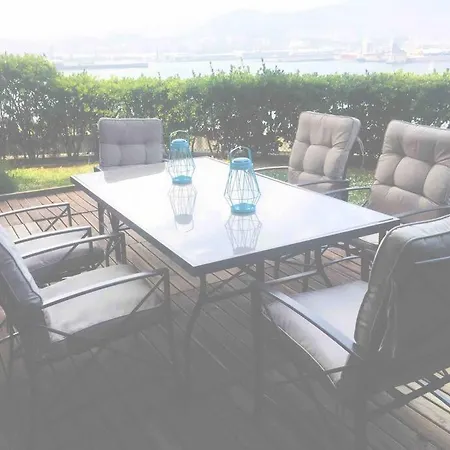 アパート Flat With 160 M Of Garden, Sea Views Bilbao-getxo