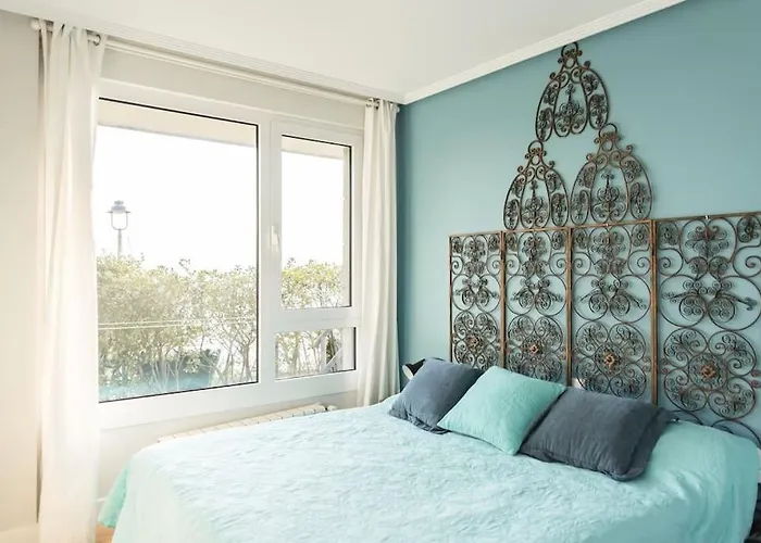 Lägenhet Flat With 160 M Of Garden, Sea Views Bilbao-getxo