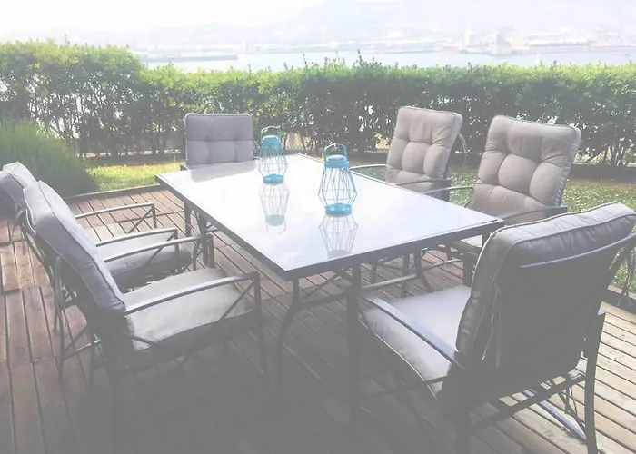 Lägenhet Flat With 160 M Of Garden, Sea Views Bilbao-getxo